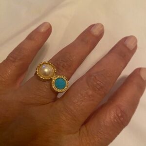 Elegant Gold and Turquoise Ring